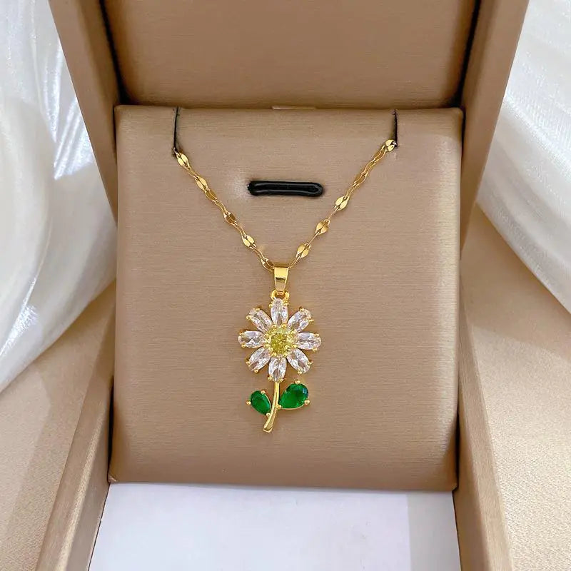 Fashionable Floral Pendant Necklace with Diamonds for Women