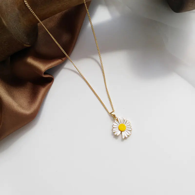 Hawaiian Style Daisy Pendant Necklace for Women