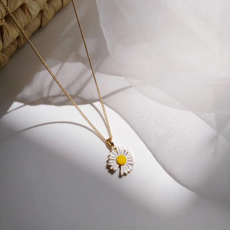 Hawaiian Style Daisy Pendant Necklace for Women